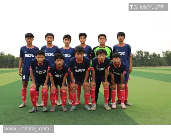 足球新星闪耀绿茵首秀精彩破门点燃全场激情瞬间