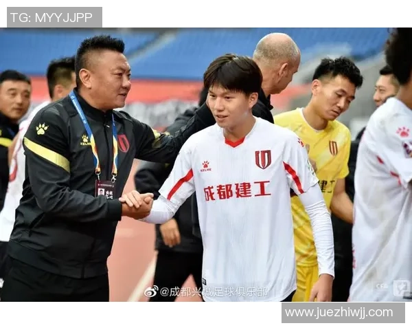 长竹杠引领足球新风潮:从球场到社会的多重身份探索